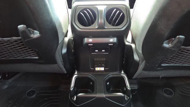 Used 2024 Jeep Wrangler Unlimited Rubicon w/ Convenience Group AWD/4WD image 17