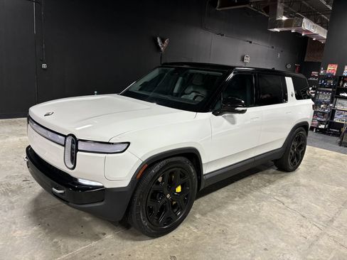 Used 2024 Rivian R1S Adventure AWD/4WD image 4