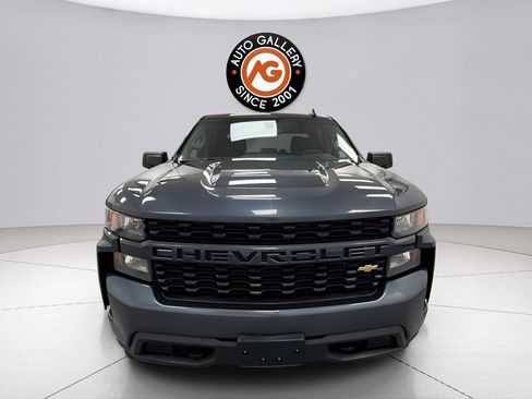 Used 2020 Chevrolet Silverado 1500 Custom w/ Custom Value Package RWD image 2