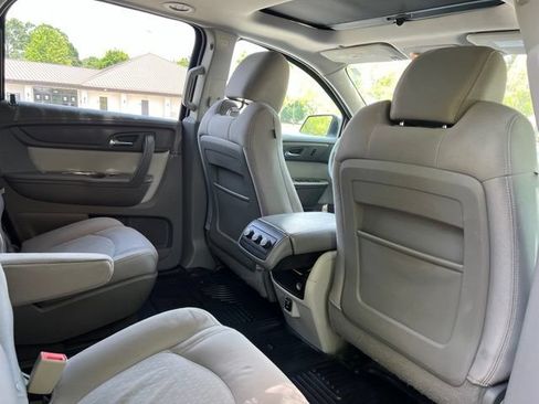 Used 2016 GMC Acadia SLE AWD/4WD image 18