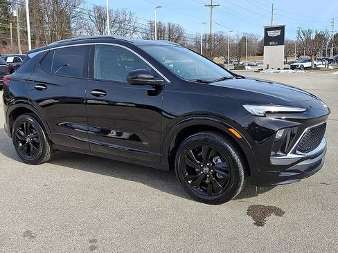 Used 2025 Buick Encore GX Sport Touring w/ Comfort Package image 2