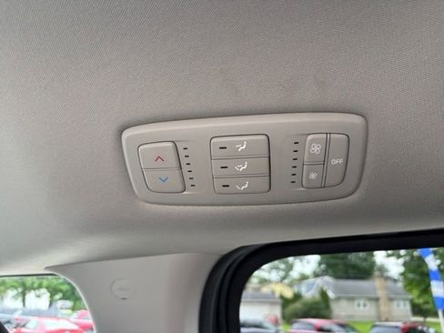 Used 2024 Kia Carnival LX FWD image 20