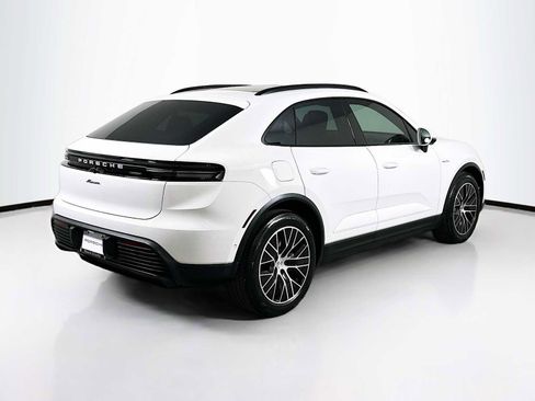 Certified 2025 Porsche Macan Electric image 9