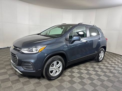 Used 2022 Chevrolet Trax LT w/ LT Convenience Package image 7