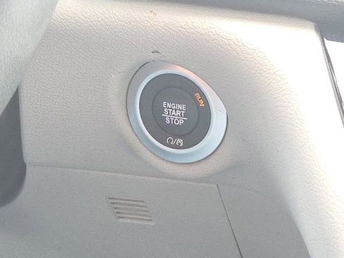 Used 2023 Chrysler Pacifica Touring-L image 49