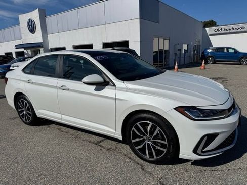 Used 2026 Volkswagen Jetta SE FWD image 3