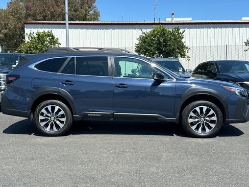 Used 2023 Subaru Outback Limited image 3