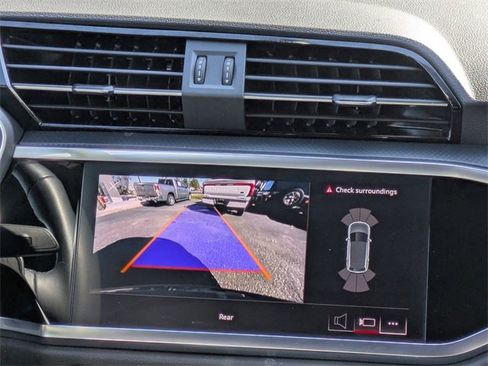 Used 2024 Audi Q3 2.0T Premium image 19