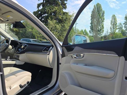 Certified 2023 Volvo XC90 T8 Plus AWD/4WD image 13