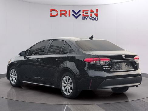 Used 2024 Toyota Corolla LE image 3