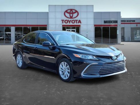 Certified 2022 Toyota Camry LE image 8
