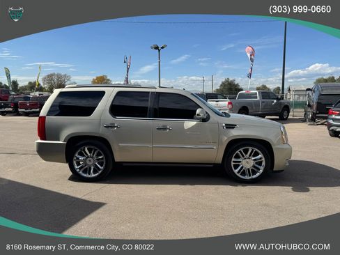 Used 2013 Cadillac Escalade Platinum AWD/4WD image 4