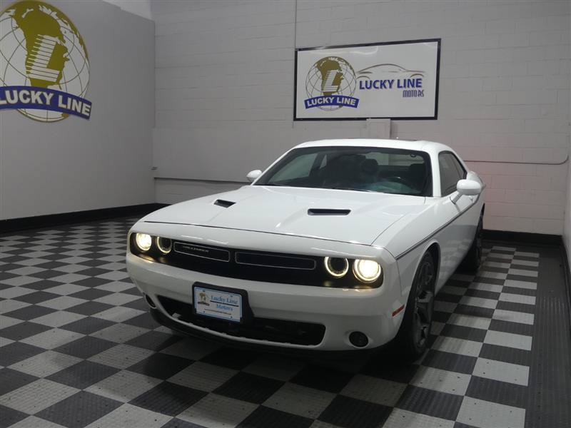 Used 2018 Dodge Challenger SXT Plus RWD image 4