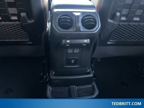 Used 2022 Jeep Wrangler Unlimited Rubicon w/ Cold Weather Group image 16