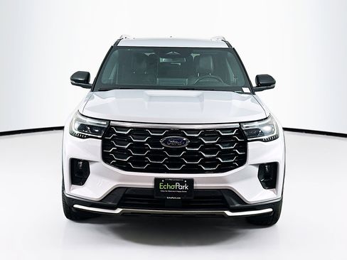 Used 2025 Ford Explorer Platinum w/ LUX Leather Package image 2