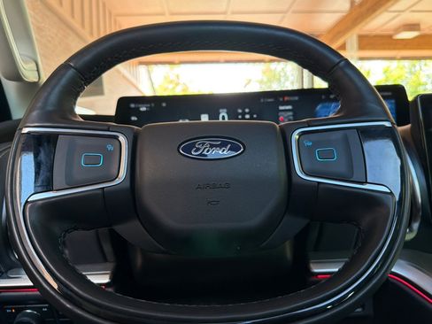 Used 2025 Ford Expedition Max Platinum AWD/4WD image 33