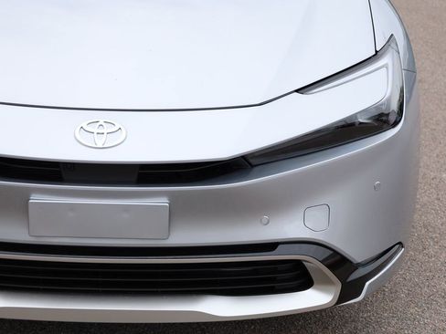 New 2026 Toyota Prius Plug-In Hybrid FWD image 14