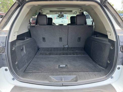 Used 2017 Chevrolet Equinox Premier w/ Enhanced Convenience Package AWD/4WD image 13