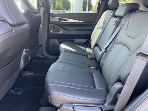 Certified 2025 INFINITI QX60 Luxe image 12