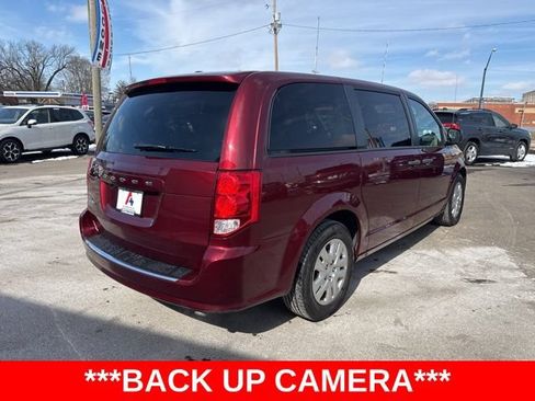 Used 2020 Dodge Grand Caravan SE w/ UConnect Hands-Free Group FWD image 3