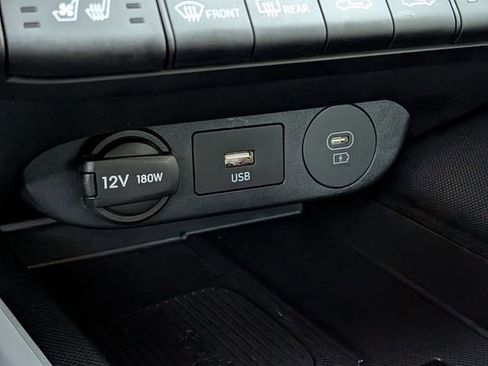 Used 2025 Hyundai Elantra Limited FWD image 22