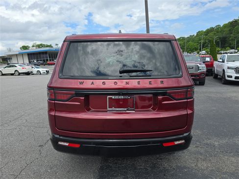 Used 2024 Jeep Wagoneer Series II AWD/4WD image 4