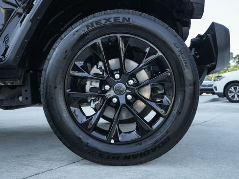 Used 2025 Jeep Wrangler Unlimited Sahara w/ Safety Group image 27