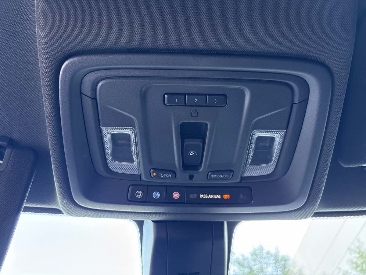 Used 2019 Chevrolet Silverado 1500 High Country w/ Technology Package AWD/4WD image 26