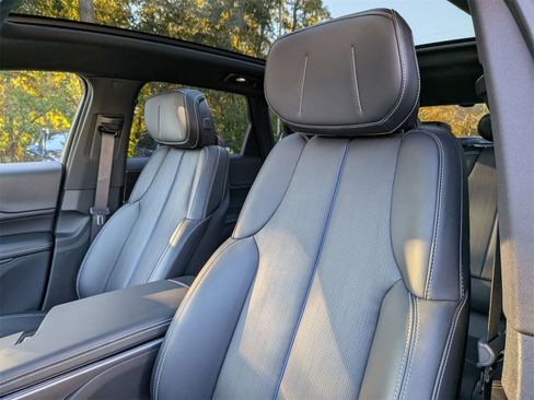 Used 2024 Cadillac Lyriq Sport image 15