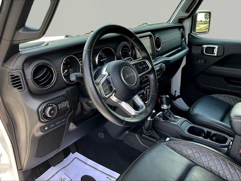 Used 2021 Jeep Wrangler Unlimited Sahara AWD/4WD image 17