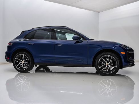 Certified 2026 Porsche Macan AWD/4WD image 9