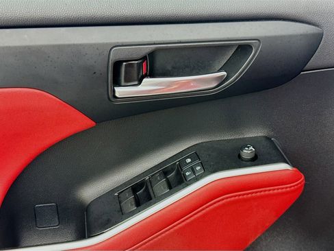 Used 2021 Toyota Highlander XSE image 20