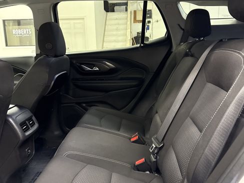 Used 2024 GMC Terrain SLE image 9