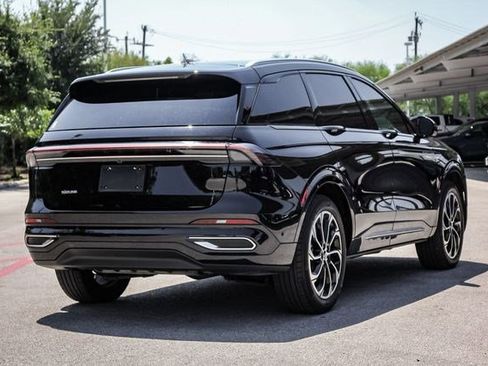 Used 2024 Lincoln Nautilus Reserve image 6