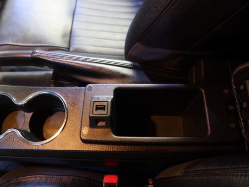 Used 2004 Ford Thunderbird Deluxe image 22