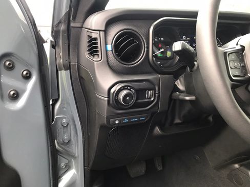 Used 2025 Jeep Wrangler Unlimited Rubicon 4xe w/ Convenience Group AWD/4WD image 12
