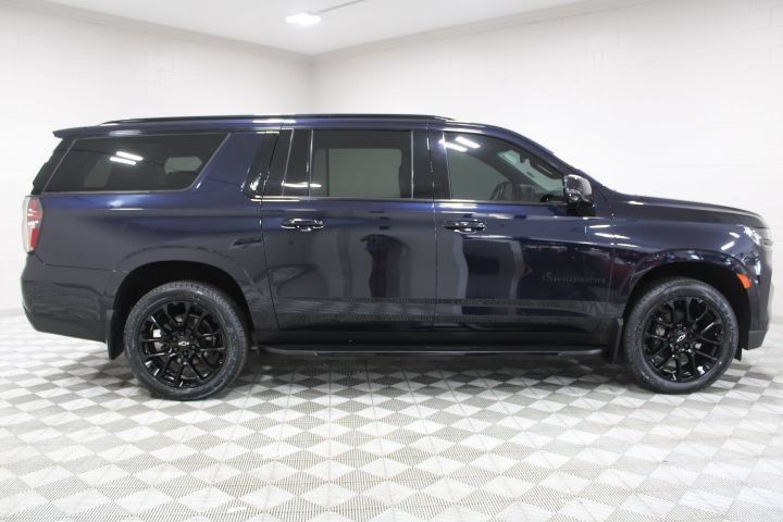Used 2022 Chevrolet Suburban RST w/ Luxury Package AWD/4WD image 13