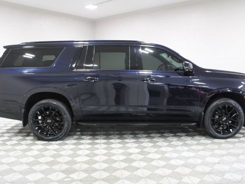 Used 2022 Chevrolet Suburban RST w/ Luxury Package AWD/4WD image 13