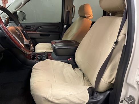 Used 2013 Cadillac Escalade Luxury image 12