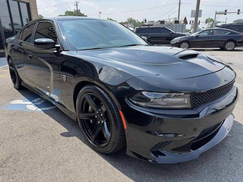 Used 2018 Dodge Charger SRT Hellcat w/ Harman/Kardon Audio Group RWD image 4