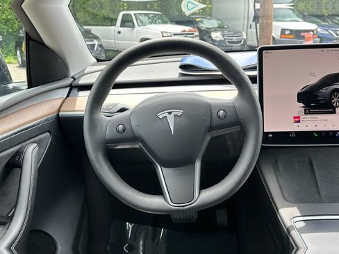 Used 2024 Tesla Model Y Long Range RWD image 12