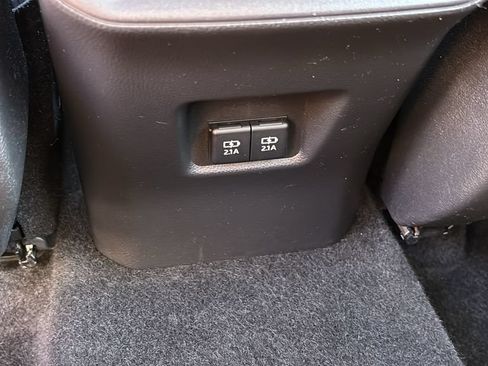 Used 2021 Toyota RAV4 XLE Premium FWD image 9