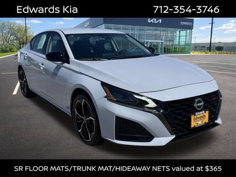 Used 2023 Nissan Altima 2.5 SR FWD image 1