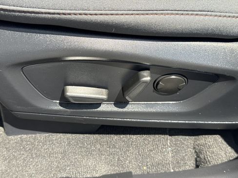 Certified 2025 Ford Explorer Active RWD image 23