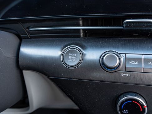 Certified 2025 Hyundai Kona SE image 27