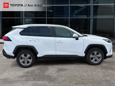 Used 2024 Toyota RAV4 XLE FWD image 5