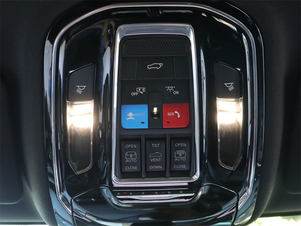 New 2023 Jeep Grand Cherokee Overland w/ Luxury Tech Group IV AWD/4WD image 17