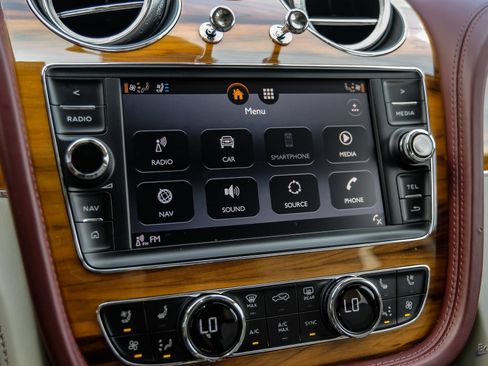 Used 2020 Bentley Bentayga Plug-In Hybrid AWD/4WD image 69