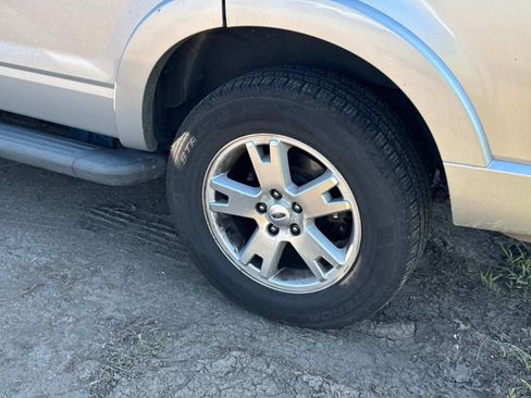 Used 2010 Ford Explorer XLT image 9