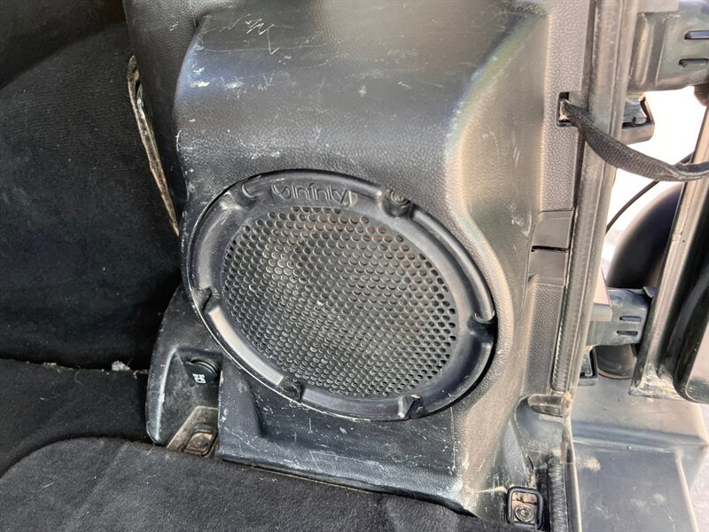 Used 2012 Jeep Wrangler Unlimited Rubicon w/ Connectivity Group AWD/4WD image 21
